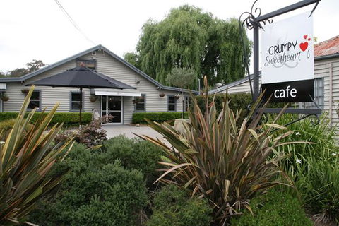 Grumpy & Sweetheart's - Renee 0