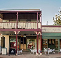 Molong Bakery cafe - Qld Realsetate