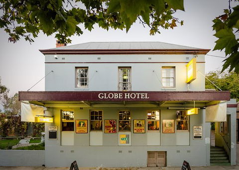 The Globe Hotel Restaurant - Swimm 0