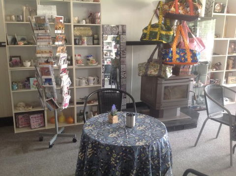 Loz's Coffee And Gifts - Swimm 0