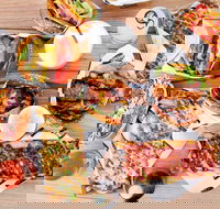 Between 2 Buns - Altona - Internet Find