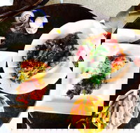 Cafe on Discovery - Swimm