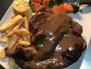 Ariah Park Hotel Dining & Bar - Swimm 4