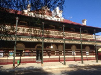 Ariah Park Hotel Dining & Bar - Swimm 10