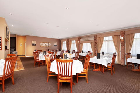 Trappers Restaurant - Renee 0