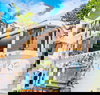 Rae's on Wategos - Swimm