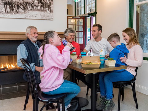 The Caves Cafe - Swimm 0