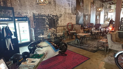Smoked Garage - Qld Realsetate 0