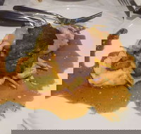 Vela Dining Bar - Internet Find