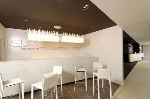 Fat Arnie Restaurant & Bar - Royal Pacific Hotel - Qld Realsetate 0