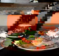 Treehouse Caf - Renee