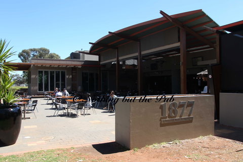 Gol Gol Hotel - Renee 2