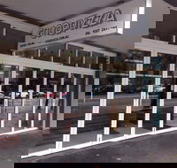 Finger Lick'n Hayes Chix - Renee