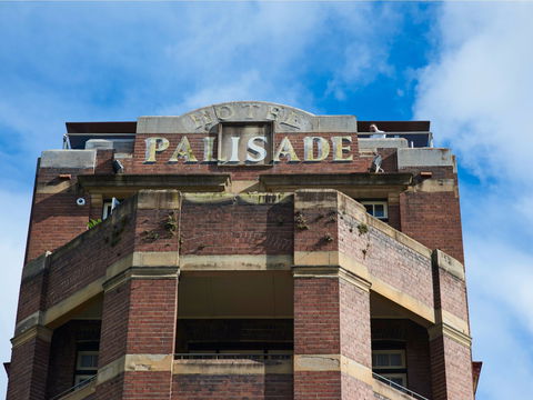 Hotel Palisade - Qld Realsetate 1