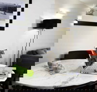 The Bradley - Mercure Sydney International Airport - Renee