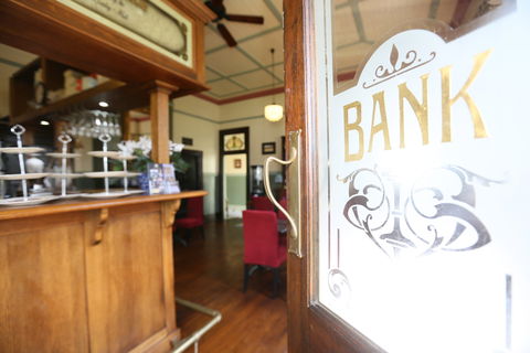 The Old Bank Gladstone - Renee 0