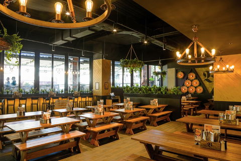 The Bavarian Macarthur Square - Renee 0