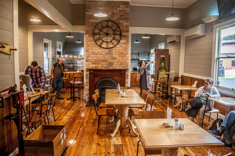 Tracks On Point Cafe - Renee 0