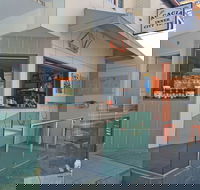Pikolo Espresso Bar - Renee