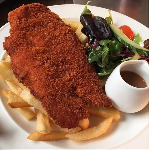 Beach Hotel - Qld Realsetate 0