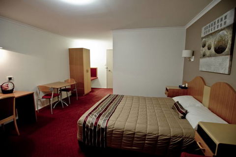 Centrepoint Motor Inn - Renee 0