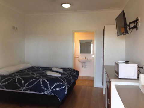 Pine Beach Hotel-Motel - Internet Find 4