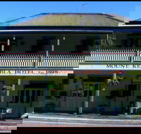 Mount Kembla Village Hotel - Renee