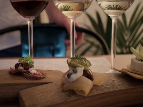 Banter Wine Co - Swimm 2