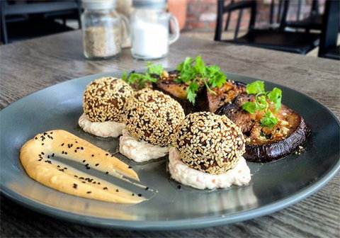 Suburban West End - Swimm 0