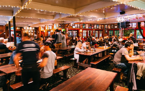 Settlers Tavern - Renee 1