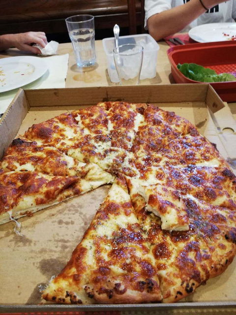 Cleeland Pizza House - Renee 0