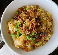 Two Hand Noodle Shop - Internet Find