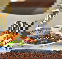 Zeina's Caf - Comfort Inn and Suites Burwood - Renee