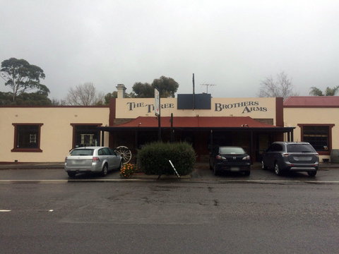 Three Brothers Arms - Qld Realsetate 0