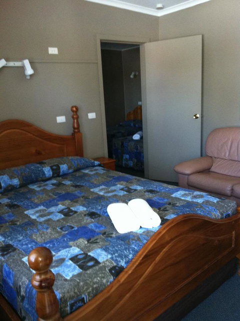 Ardeanal Motel - Renee 12