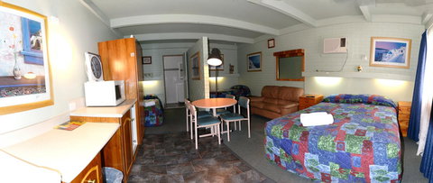 Ardeanal Motel - Renee 7