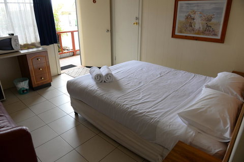 Ardeanal Motel - Renee 17