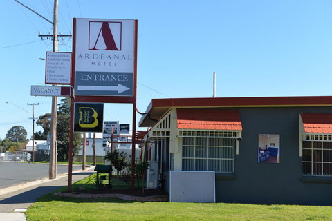 Ardeanal Motel - Renee 0