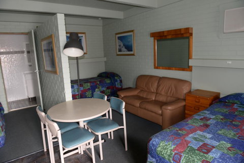 Ardeanal Motel - Renee 42