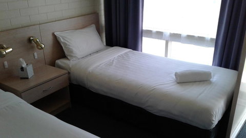 Junee Motor Inn - Qld Realsetate 4