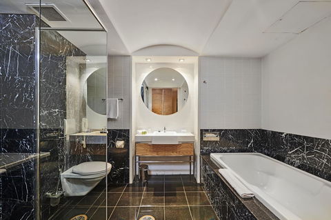 Waves Byron Bay - Renee 41