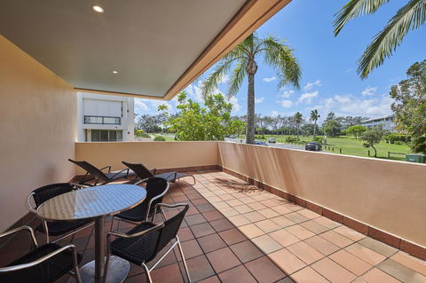 Waves Byron Bay - Renee 31