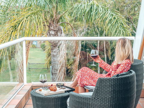 Waves Byron Bay - Renee 19