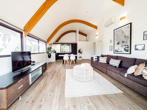 Waves Byron Bay - Renee 8