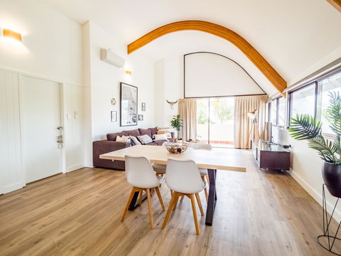 Waves Byron Bay - Renee 4