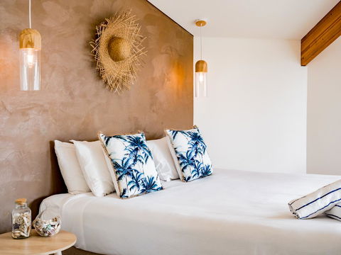 Waves Byron Bay - Renee 3