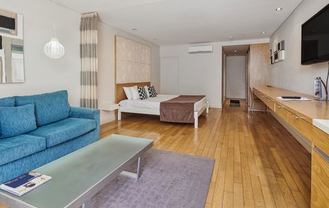 Waves Byron Bay - Renee 39