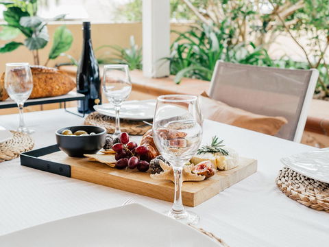 Waves Byron Bay - Renee 20