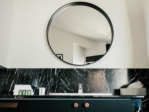 Waves Byron Bay - Renee 16