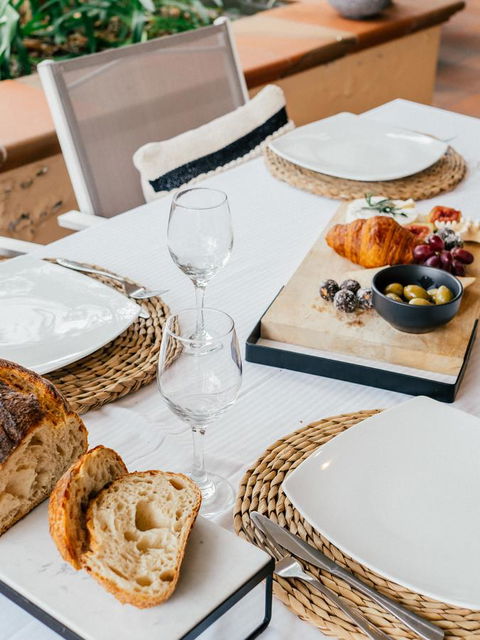 Waves Byron Bay - Renee 18